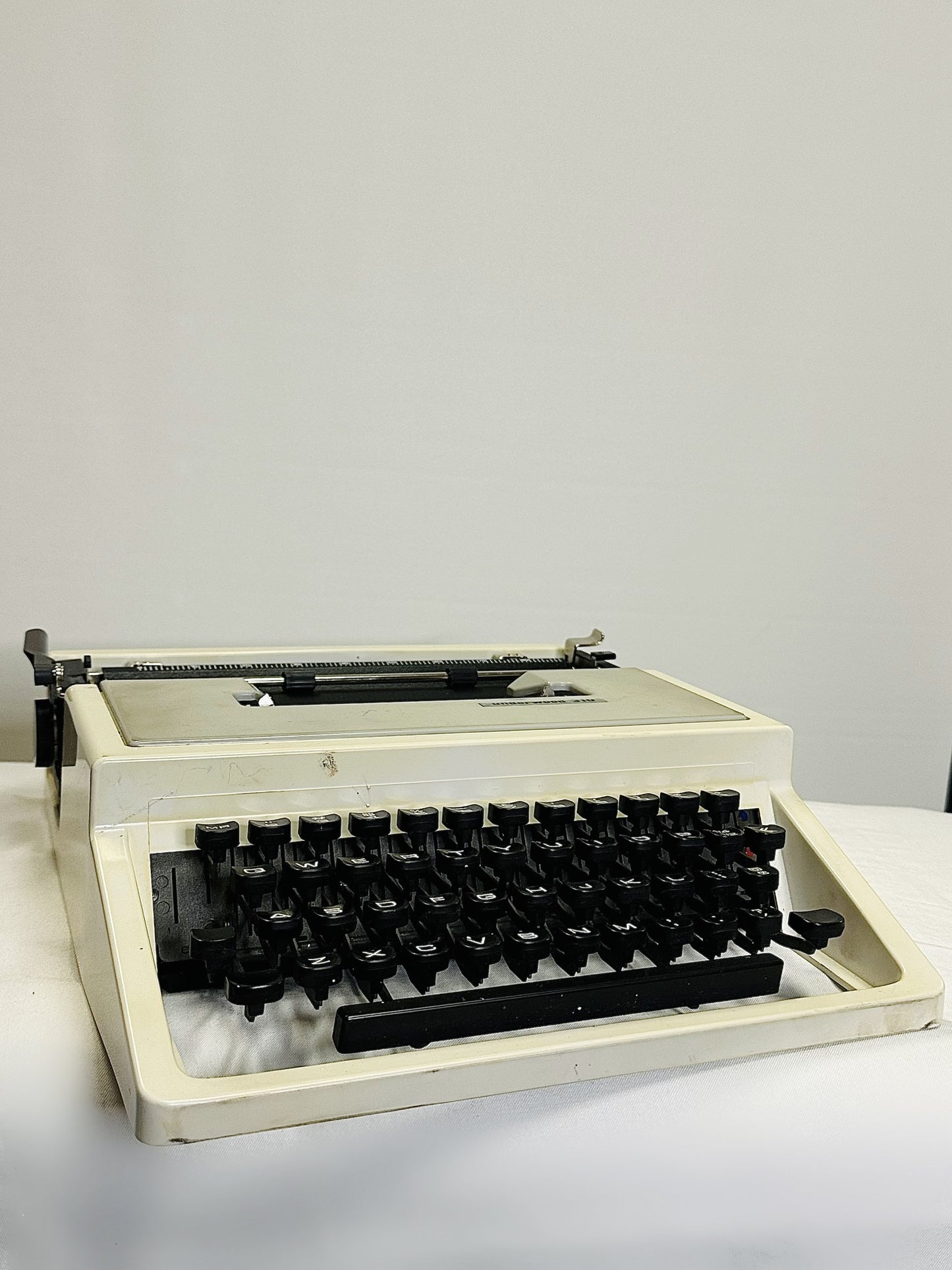 Vintage Olivetti Underwood 310 1970's Typewriter