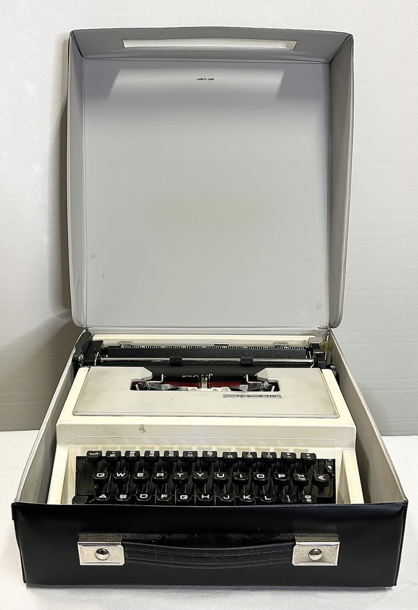 Vintage Olivetti Underwood 310 1970's Typewriter